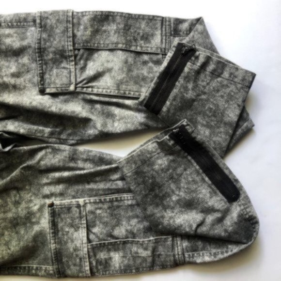 Alice + Olivia Acid Wash Gray Cargo Ankle Zipper Pants Size 10 - Picture 3 of 7